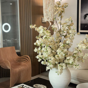 Konos Vase mit Kirschblüten